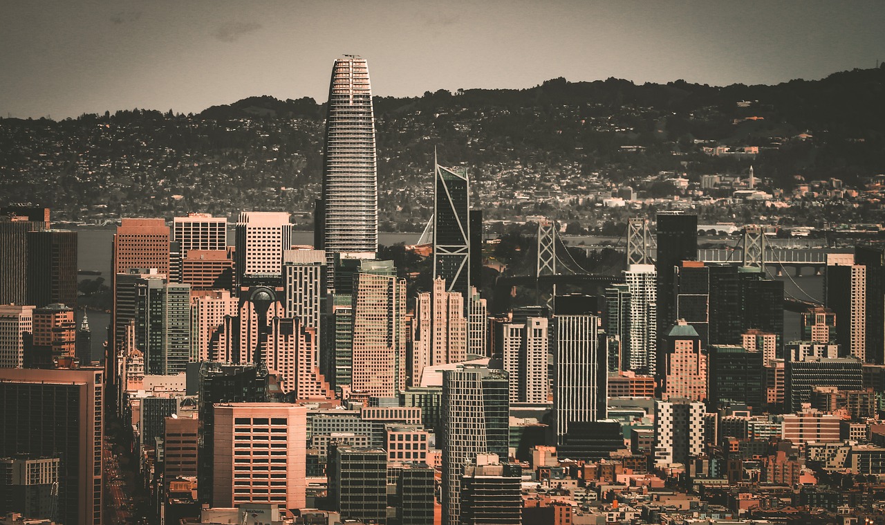 如何吸引年 如何吸引年